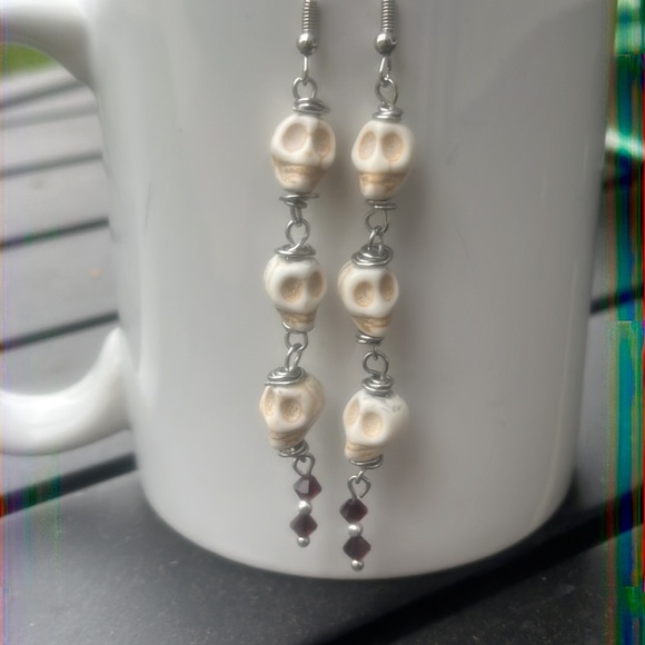 Hand crafted Howlite skull Swarovski Crystal earrings - Picture 2 of 3
